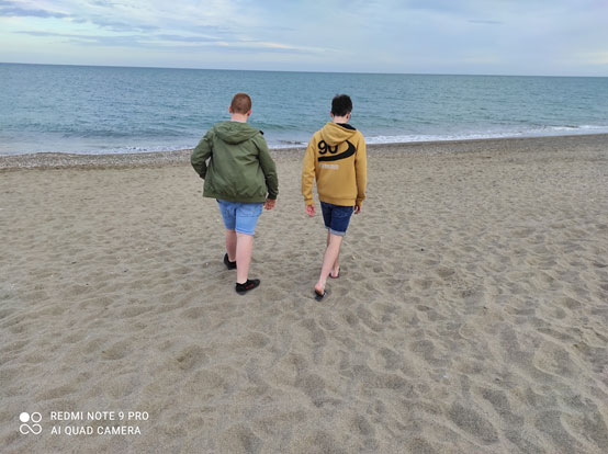 Wandelen op het strand