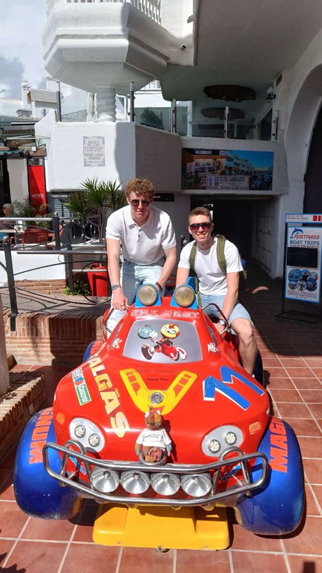 de jongens en auto's